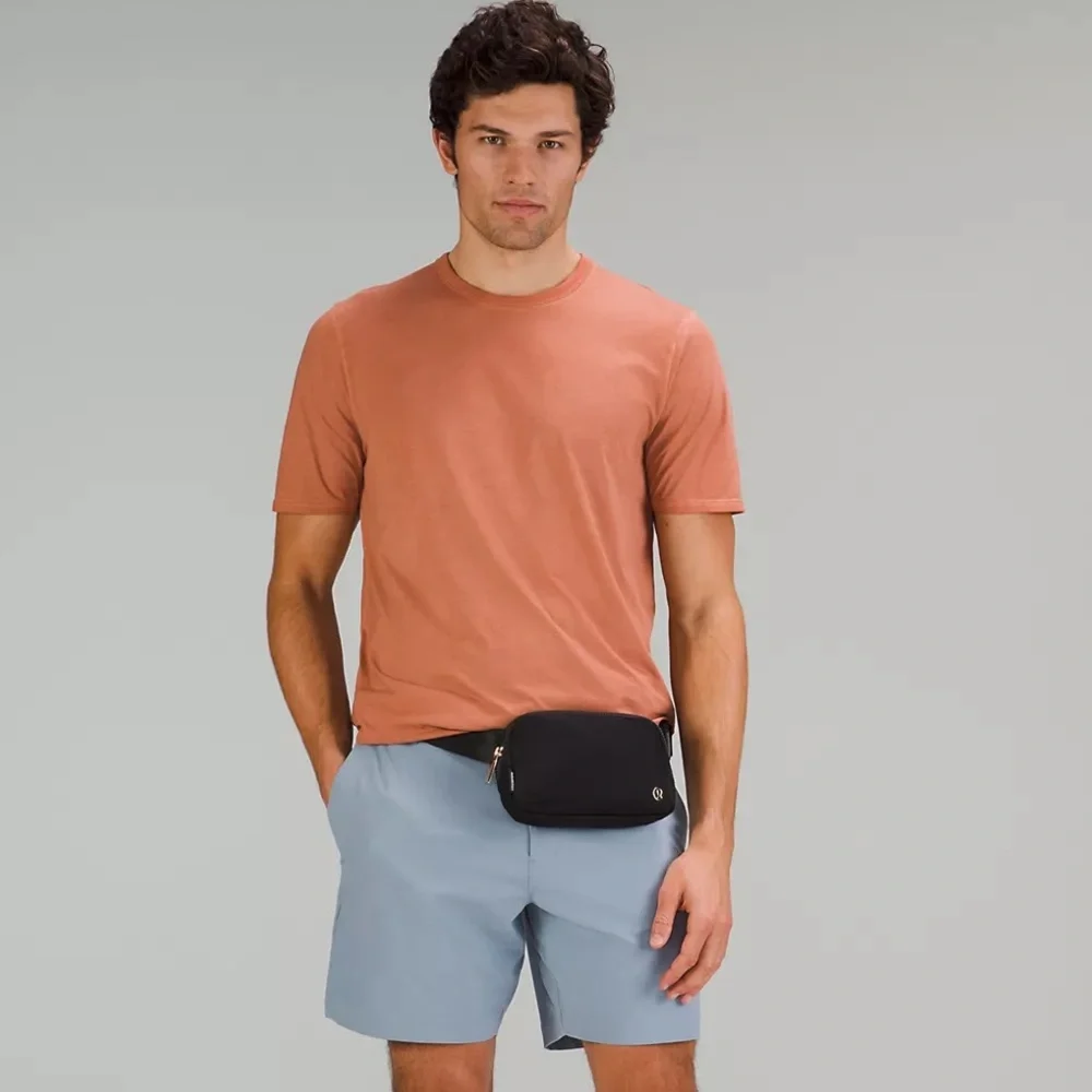 Lululemon Black & Gold Everywhere Belt Bag Crossbody Bag EBB Nwt - Picture 4 of 6